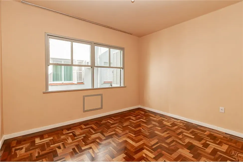 Foto 5 de Apartamento com 2 quartos à venda, 50m2 em Passo da Areia, Porto Alegre - RS