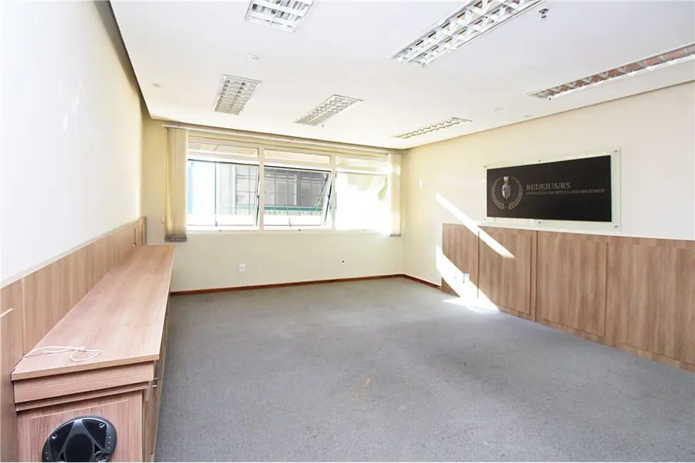 Sala Comercial à venda, 32m2 em Centro Histórico, Porto Alegre - RS - imagem 4 Foto 4 de Sala Comercial à venda, 32m2 em Centro Histórico, Porto Alegre - RS