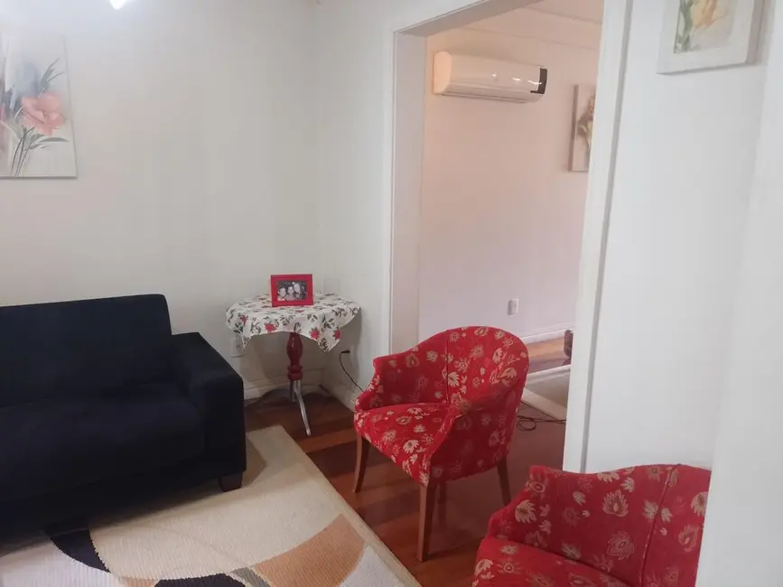 Casa com 3 quartos à venda, 180m2 em Floresta, Porto Alegre - RS - imagem 9 Foto 9 de Casa com 3 quartos à venda, 180m2 em Floresta, Porto Alegre - RS