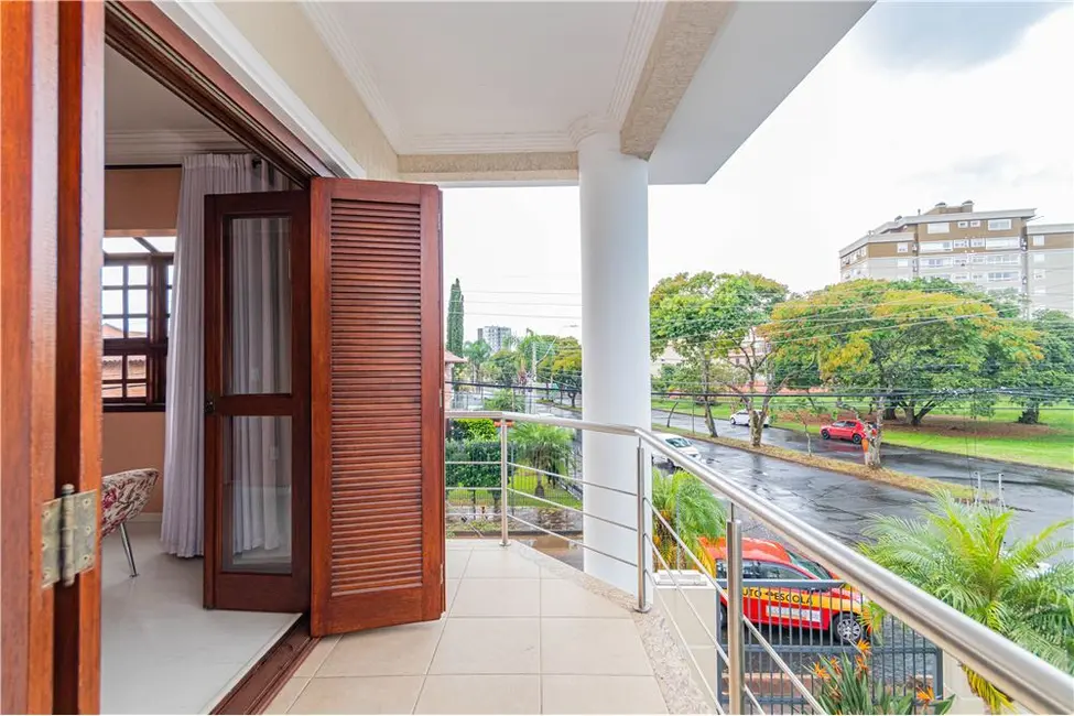 Foto 6 de Casa com 3 quartos à venda, 289m2 em Porto Alegre - RS