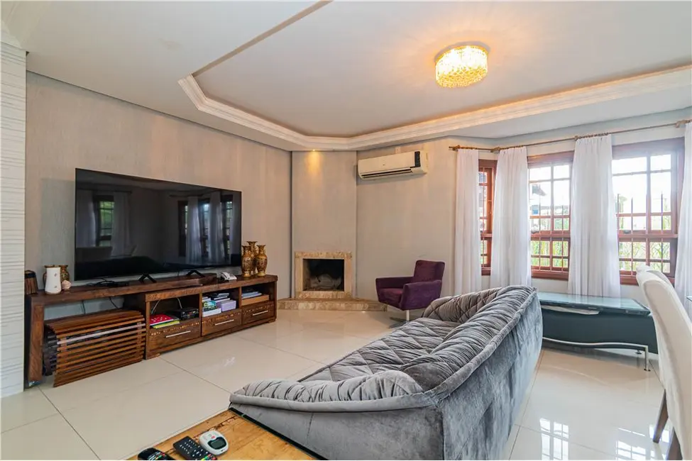 Foto 2 de Casa com 3 quartos à venda, 289m2 em Porto Alegre - RS