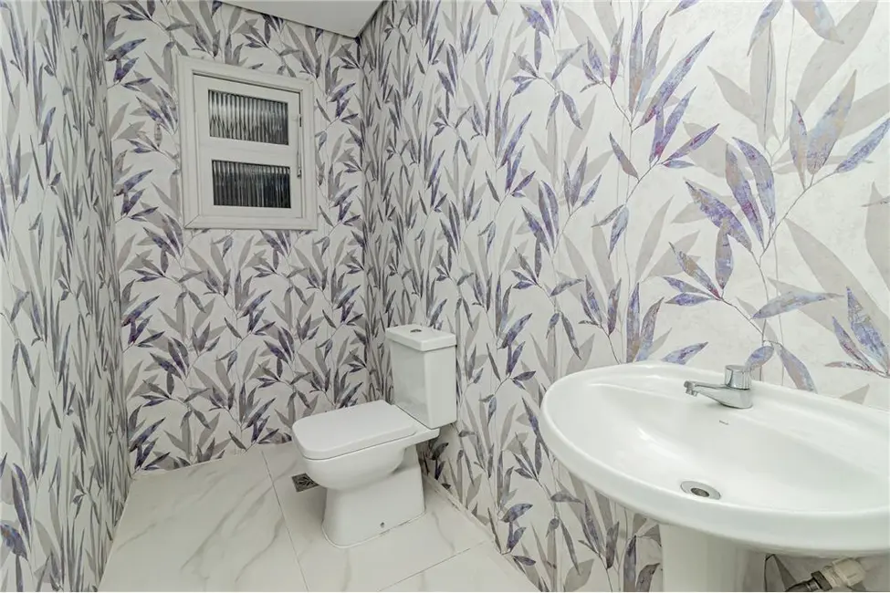 Casa com 3 quartos à venda, 312m2 em Passo da Areia, Porto Alegre - RS - imagem 8 Foto 8 de Casa com 3 quartos à venda, 312m2 em Passo da Areia, Porto Alegre - RS