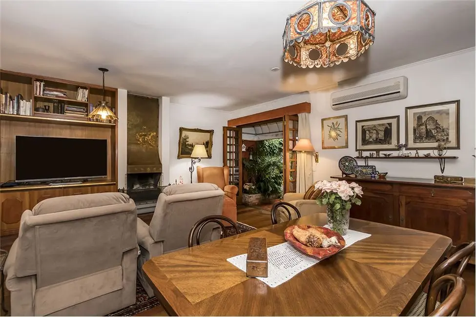 Casa com 4 quartos à venda, 280m2 em Três Figueiras, Porto Alegre - RS - imagem 2 Foto 2 de Casa com 4 quartos à venda, 280m2 em Três Figueiras, Porto Alegre - RS