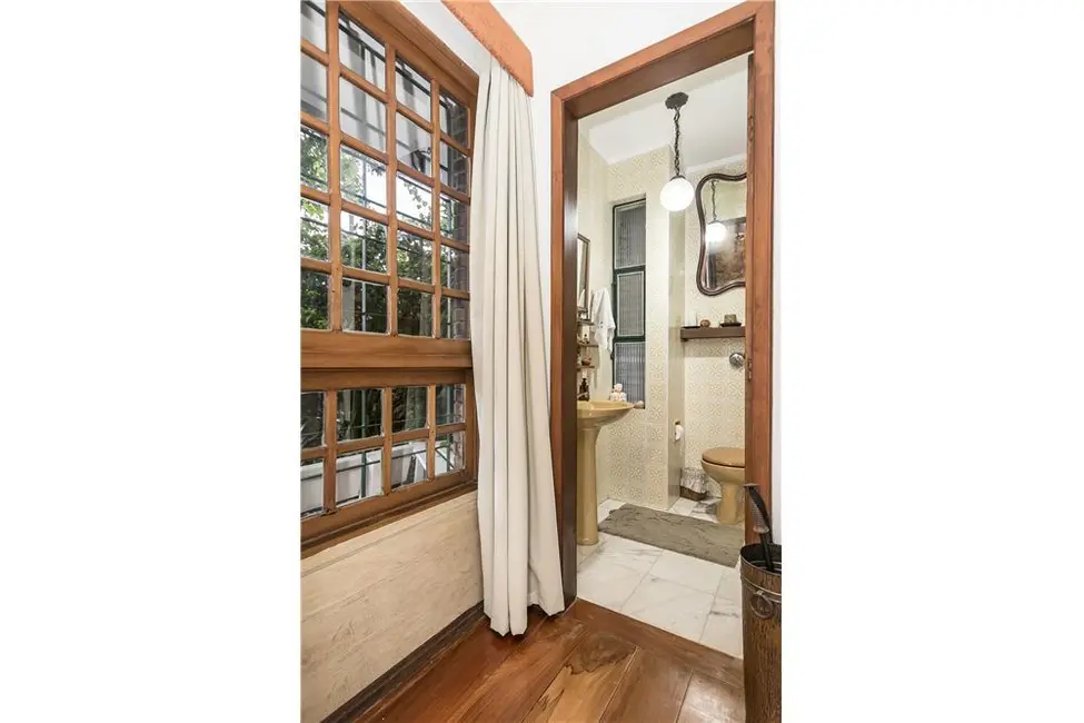 Casa com 4 quartos à venda, 280m2 em Três Figueiras, Porto Alegre - RS - imagem 8 Foto 8 de Casa com 4 quartos à venda, 280m2 em Três Figueiras, Porto Alegre - RS