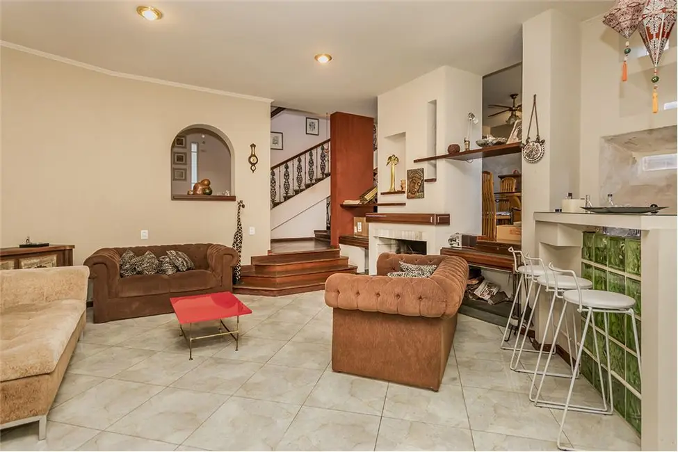 Foto 3 de Casa com 6 quartos à venda, 391m2 em Jardim Itu, Porto Alegre - RS