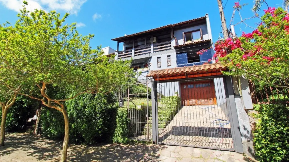 Foto 2 de Casa com 3 quartos à venda, 195m2 em Teresópolis, Porto Alegre - RS