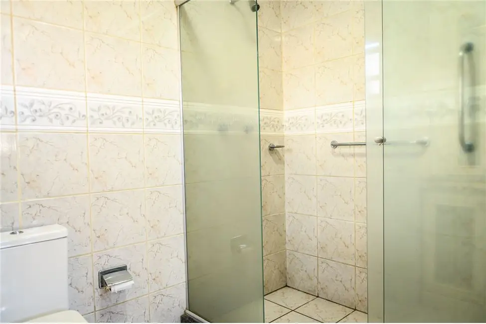 Casa com 3 quartos à venda, 297m2 em Glória, Porto Alegre - RS - imagem 9 Foto 9 de Casa com 3 quartos à venda, 297m2 em Glória, Porto Alegre - RS