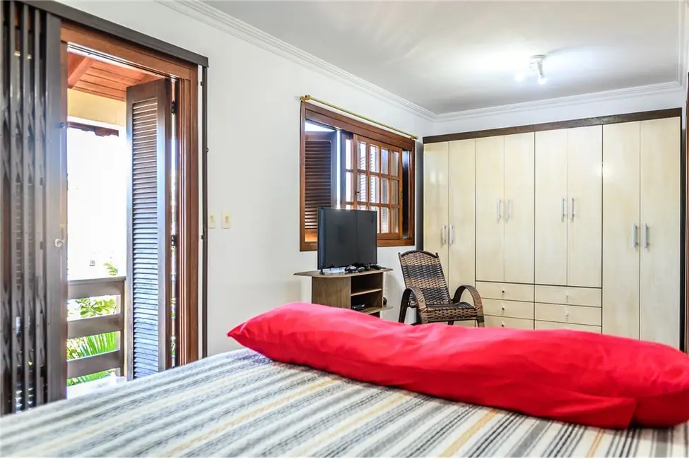 Casa com 3 quartos à venda, 297m2 em Glória, Porto Alegre - RS - imagem 5 Foto 5 de Casa com 3 quartos à venda, 297m2 em Glória, Porto Alegre - RS