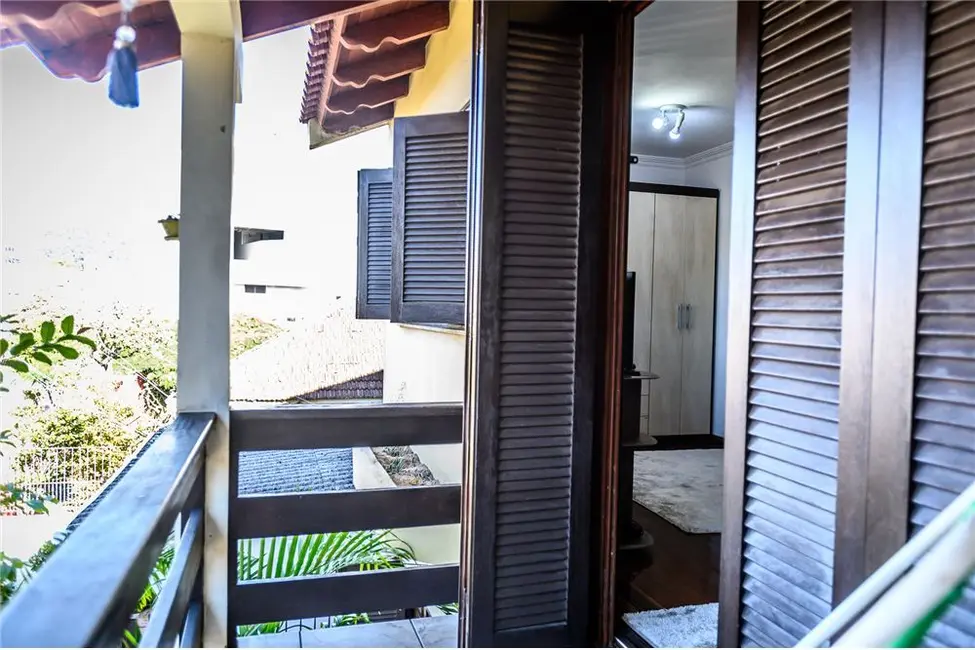 Casa com 3 quartos à venda, 297m2 em Glória, Porto Alegre - RS - imagem 7 Foto 7 de Casa com 3 quartos à venda, 297m2 em Glória, Porto Alegre - RS