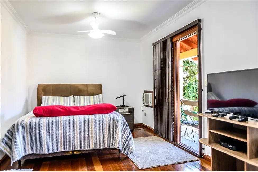 Casa com 3 quartos à venda, 297m2 em Glória, Porto Alegre - RS - imagem 3 Foto 3 de Casa com 3 quartos à venda, 297m2 em Glória, Porto Alegre - RS