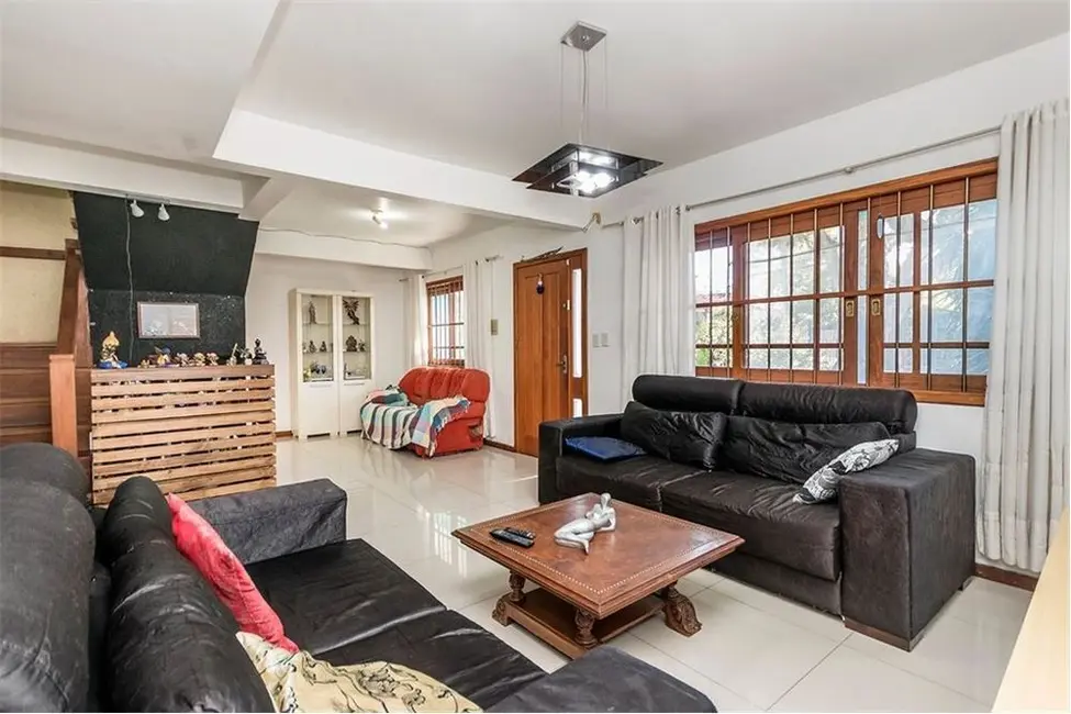 Casa com 3 quartos à venda, 250m2 em Partenon, Porto Alegre - RS - imagem 1 Foto 1 de Casa com 3 quartos à venda, 250m2 em Partenon, Porto Alegre - RS