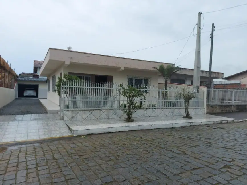Foto 2 de Casa com 3 quartos à venda, 130m2 em Cedro, Camboriu - SC