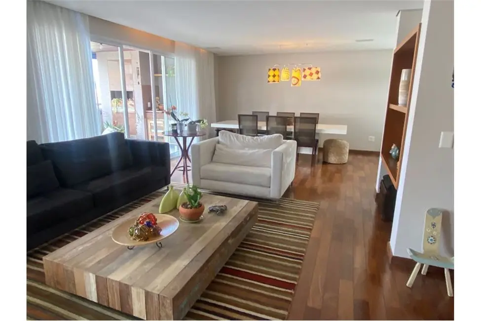 Apartamento com 3 quartos à venda, 200m2 em Moema, São Paulo - SP - imagem 3 Foto 3 de Apartamento com 3 quartos à venda, 200m2 em Moema, São Paulo - SP