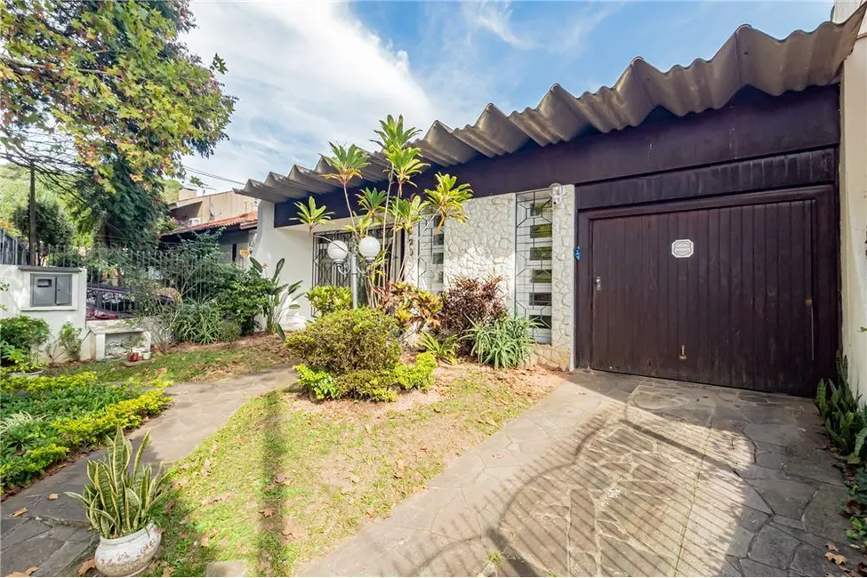 Foto 1 de Casa com 3 quartos à venda, 300m2 em Chácara das Pedras, Porto Alegre - RS