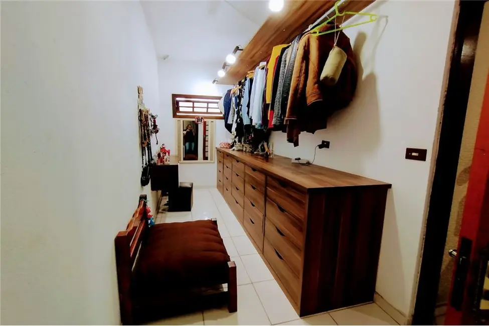 Casa com 2 quartos à venda, 141m2 em Jardim América, Poa - SP - imagem 9 Foto 9 de Casa com 2 quartos à venda, 141m2 em Jardim América, Poa - SP