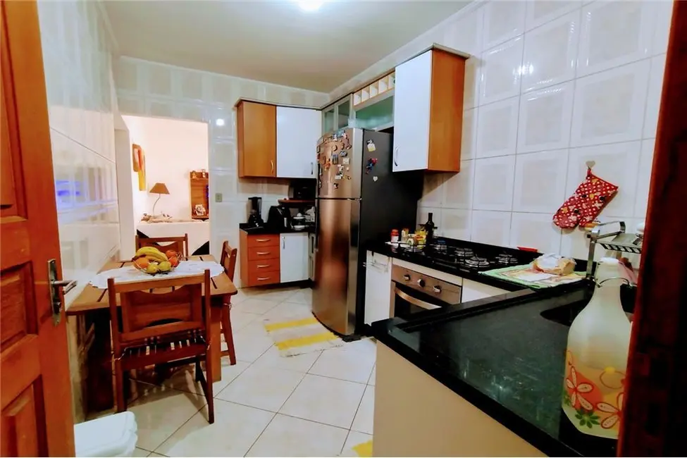 Casa com 2 quartos à venda, 141m2 em Jardim América, Poa - SP - imagem 3 Foto 3 de Casa com 2 quartos à venda, 141m2 em Jardim América, Poa - SP