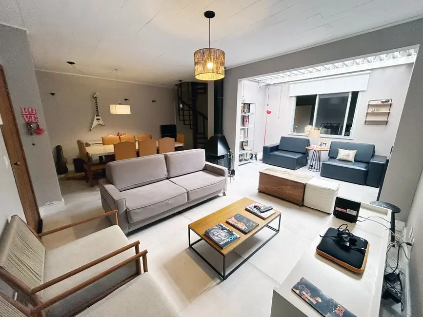 Casa com 4 quartos à venda, 174m2 em Vila Jardim, Porto Alegre - RS - imagem 5 Foto 5 de Casa com 4 quartos à venda, 174m2 em Vila Jardim, Porto Alegre - RS