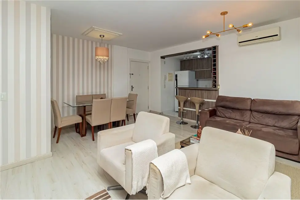 Apartamento com 3 quartos à venda, 65m2 em Vila Ipiranga, Porto Alegre - RS - imagem 5 Foto 5 de Apartamento com 3 quartos à venda, 65m2 em Vila Ipiranga, Porto Alegre - RS