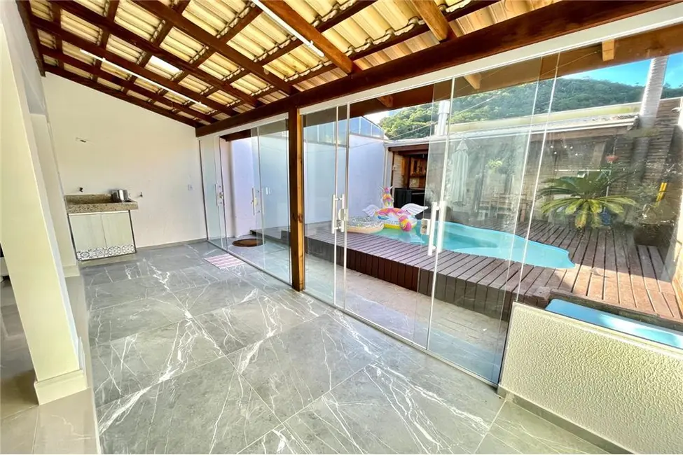 Casa com 3 quartos à venda, 81m2 em Barra, Balneario Camboriu - SC - imagem 9 Foto 9 de Casa com 3 quartos à venda, 81m2 em Barra, Balneario Camboriu - SC