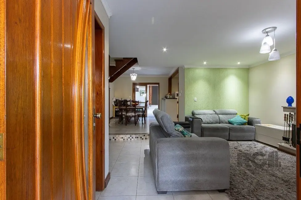 Casa com 5 quartos à venda, 300m2 em Espírito Santo, Porto Alegre - RS - imagem 5 Foto 5 de Casa com 5 quartos à venda, 300m2 em Espírito Santo, Porto Alegre - RS