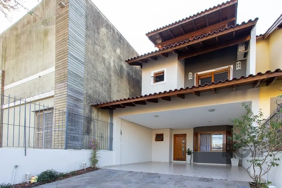 Foto 2 de Casa com 5 quartos à venda, 300m2 em Espírito Santo, Porto Alegre - RS