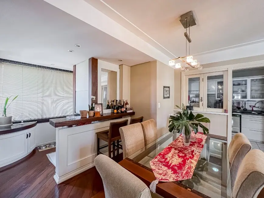 Apartamento com 3 quartos à venda, 121m2 em Bela Vista, Porto Alegre - RS - imagem 6 Foto 6 de Apartamento com 3 quartos à venda, 121m2 em Bela Vista, Porto Alegre - RS