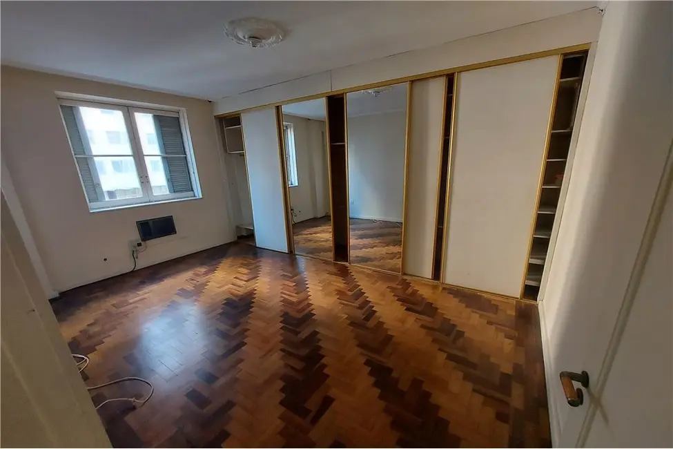 Apartamento com 2 quartos à venda, 115m2 em Centro Histórico, Porto Alegre - RS - imagem 9 Foto 9 de Apartamento com 2 quartos à venda, 115m2 em Centro Histórico, Porto Alegre - RS