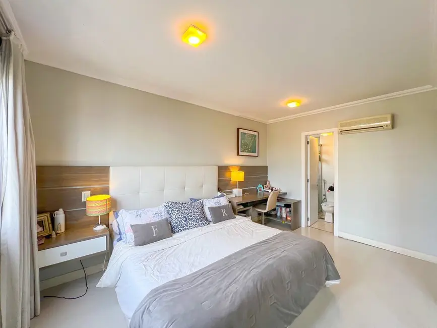 Apartamento com 3 quartos à venda, 100m2 em Petrópolis, Porto Alegre - RS - imagem 9 Foto 9 de Apartamento com 3 quartos à venda, 100m2 em Petrópolis, Porto Alegre - RS