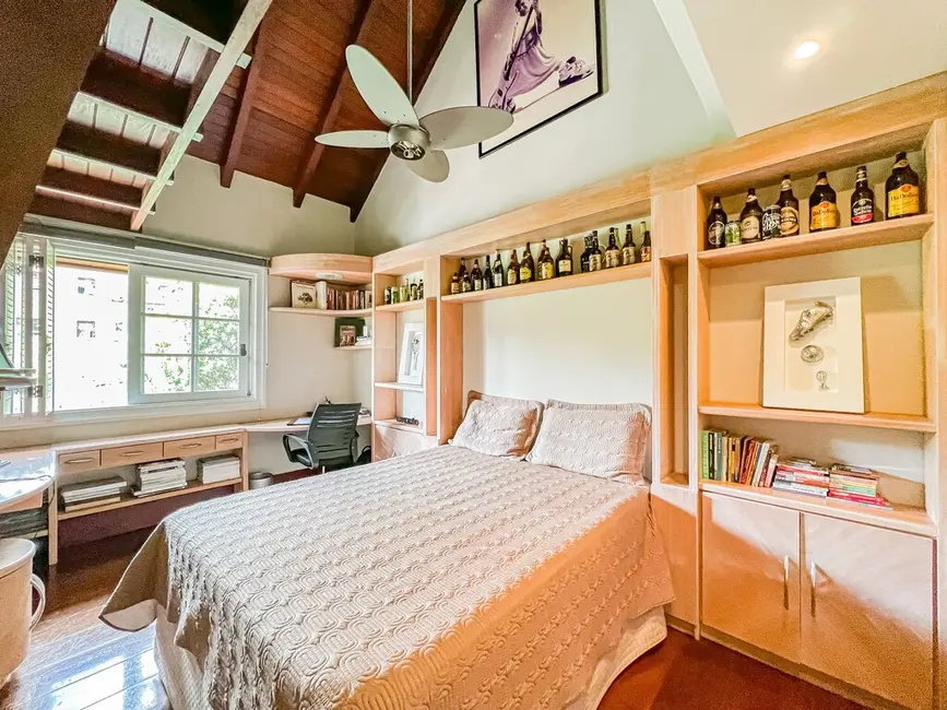 Casa com 4 quartos à venda, 491m2 em Chácara das Pedras, Porto Alegre - RS - imagem 6 Foto 6 de Casa com 4 quartos à venda, 491m2 em Chácara das Pedras, Porto Alegre - RS