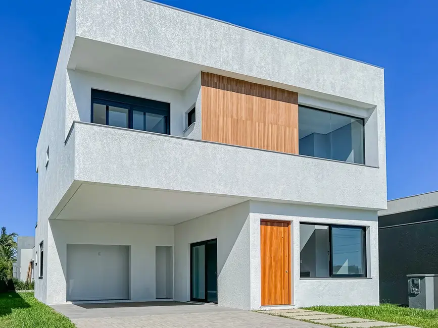 Foto 1 de Casa com 4 quartos à venda, 220m2 em Capao Da Canoa - RS