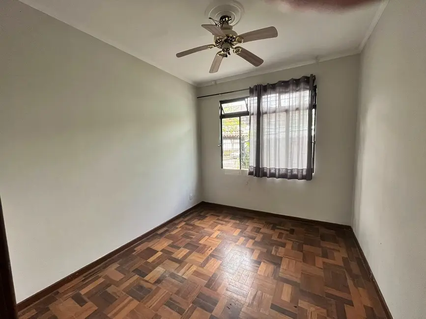 Casa com 3 quartos à venda, 120m2 em Passo da Areia, Porto Alegre - RS - imagem 6 Foto 6 de Casa com 3 quartos à venda, 120m2 em Passo da Areia, Porto Alegre - RS