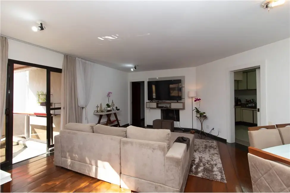 Apartamento com 3 quartos à venda, 143m2 em Moema, São Paulo - SP - imagem 3 Foto 3 de Apartamento com 3 quartos à venda, 143m2 em Moema, São Paulo - SP