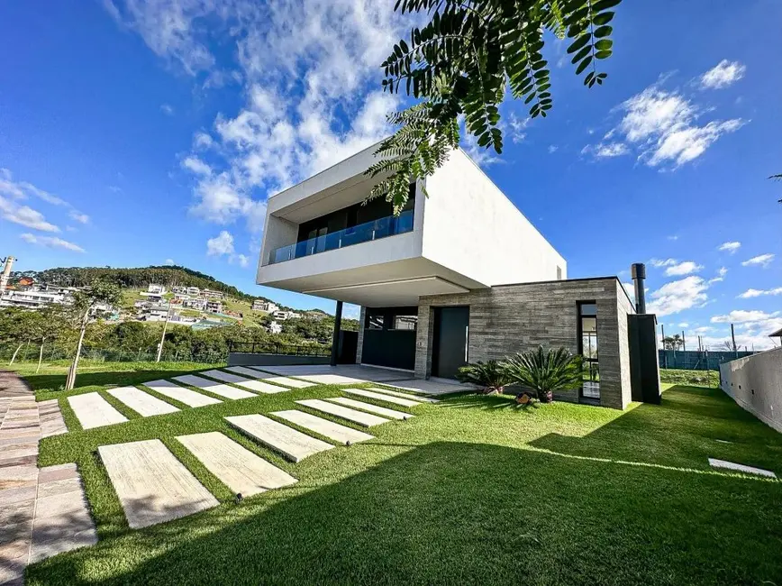 Casa de Condomínio com 3 quartos à venda, 300m2 em Vila Nova, Porto Alegre - RS - imagem 4 Foto 4 de Casa de Condomínio com 3 quartos à venda, 300m2 em Vila Nova, Porto Alegre - RS