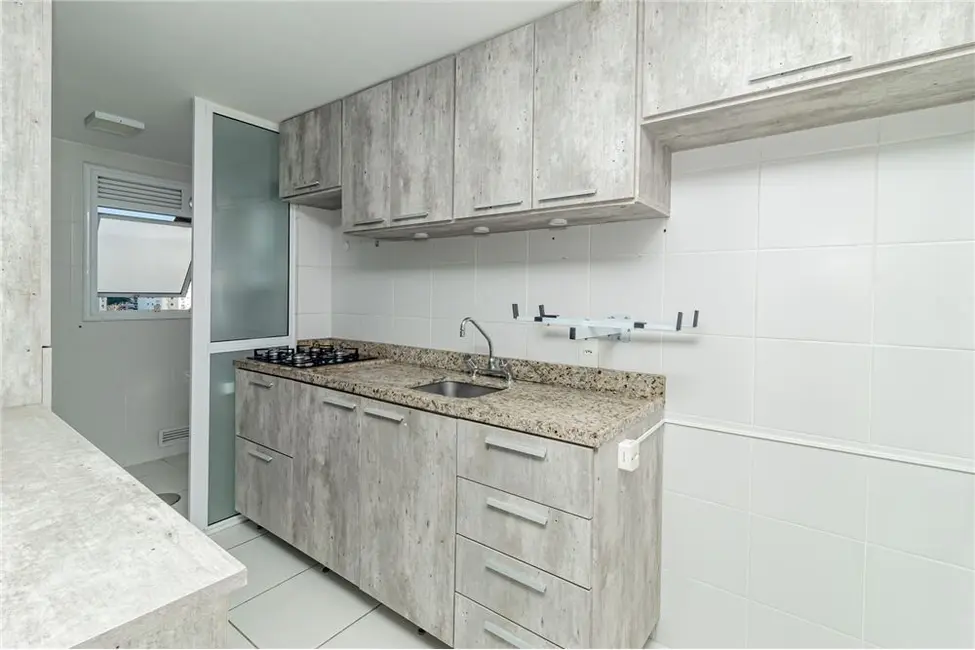 Apartamento com 2 quartos à venda, 68m2 em Passo da Areia, Porto Alegre - RS - imagem 9 Foto 9 de Apartamento com 2 quartos à venda, 68m2 em Passo da Areia, Porto Alegre - RS
