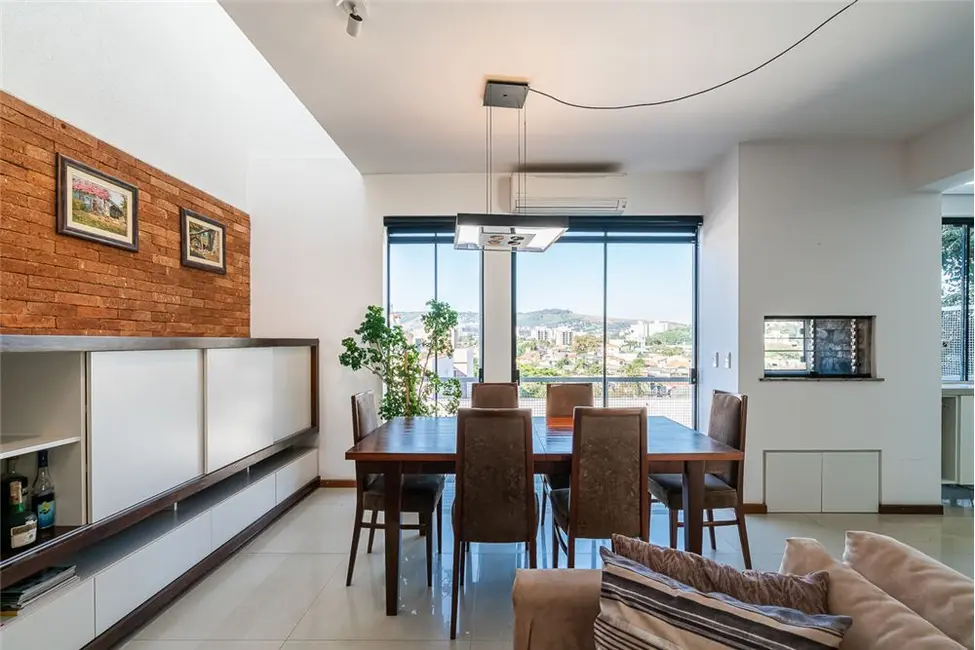 Casa com 2 quartos à venda, 326m2 em Medianeira, Porto Alegre - RS - imagem 3 Foto 3 de Casa com 2 quartos à venda, 326m2 em Medianeira, Porto Alegre - RS