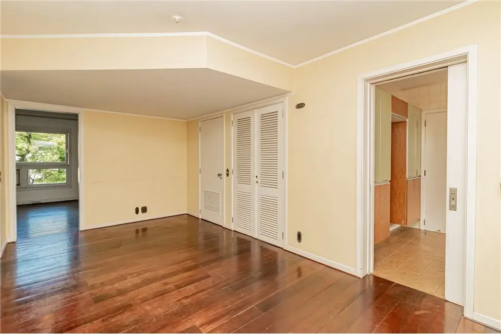Apartamento com 3 quartos à venda, 173m2 em Moinhos de Vento, Porto Alegre - RS - imagem 9 Foto 9 de Apartamento com 3 quartos à venda, 173m2 em Moinhos de Vento, Porto Alegre - RS