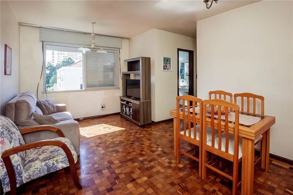 Foto 2 de Apartamento com 2 quartos à venda, 58m2 em Passo da Areia, Porto Alegre - RS