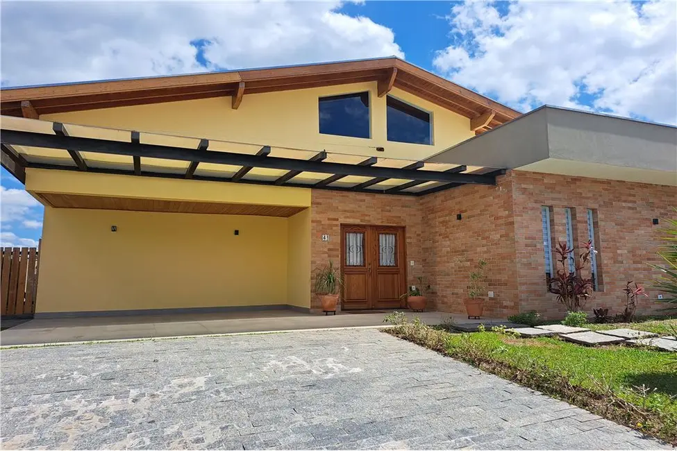 Casa com 4 quartos à venda, 284m2 em Sao Jose Dos Campos - SP - imagem 1 Foto 1 de Casa com 4 quartos à venda, 284m2 em Sao Jose Dos Campos - SP