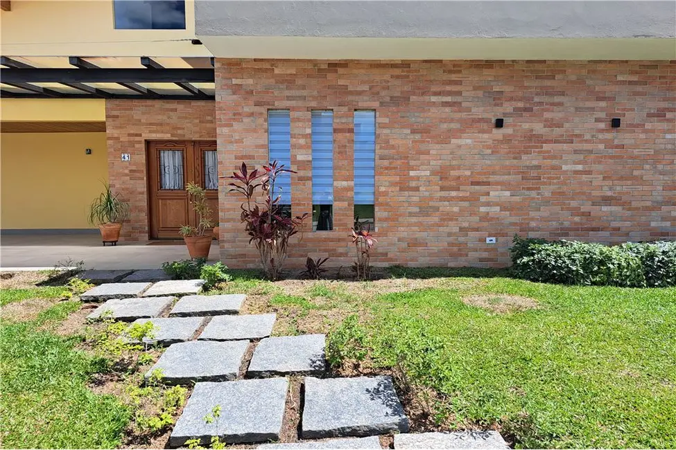 Casa com 4 quartos à venda, 284m2 em Sao Jose Dos Campos - SP - imagem 4 Foto 4 de Casa com 4 quartos à venda, 284m2 em Sao Jose Dos Campos - SP