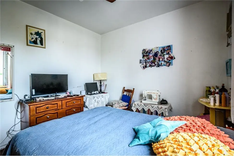 Apartamento com 4 quartos à venda, 74m2 em Passo da Areia, Porto Alegre - RS - imagem 8 Foto 8 de Apartamento com 4 quartos à venda, 74m2 em Passo da Areia, Porto Alegre - RS