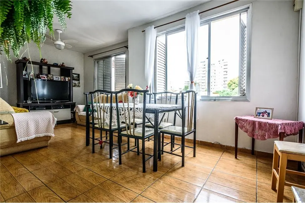 Apartamento com 4 quartos à venda, 74m2 em Passo da Areia, Porto Alegre - RS - imagem 2 Foto 2 de Apartamento com 4 quartos à venda, 74m2 em Passo da Areia, Porto Alegre - RS