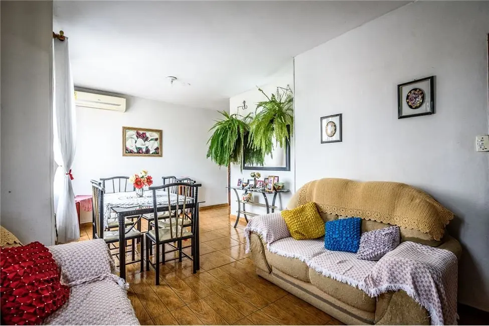 Apartamento com 4 quartos à venda, 74m2 em Passo da Areia, Porto Alegre - RS - imagem 7 Foto 7 de Apartamento com 4 quartos à venda, 74m2 em Passo da Areia, Porto Alegre - RS