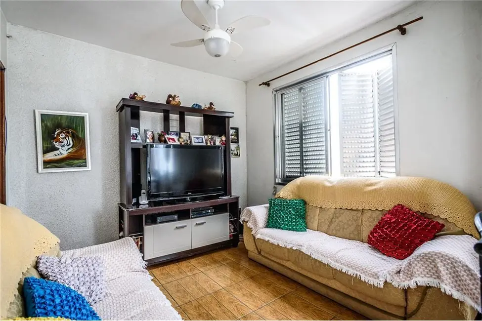 Apartamento com 4 quartos à venda, 74m2 em Passo da Areia, Porto Alegre - RS - imagem 5 Foto 5 de Apartamento com 4 quartos à venda, 74m2 em Passo da Areia, Porto Alegre - RS