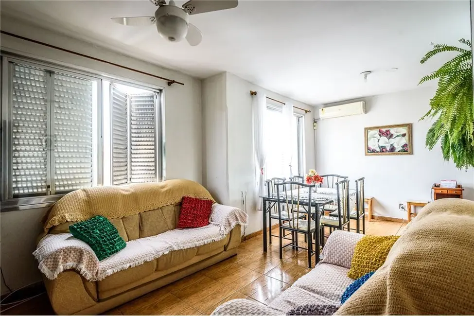 Apartamento com 4 quartos à venda, 74m2 em Passo da Areia, Porto Alegre - RS - imagem 6 Foto 6 de Apartamento com 4 quartos à venda, 74m2 em Passo da Areia, Porto Alegre - RS