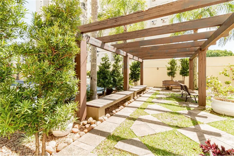 Foto 3 de Apartamento com 2 quartos à venda, 72m2 em Passo da Areia, Porto Alegre - RS