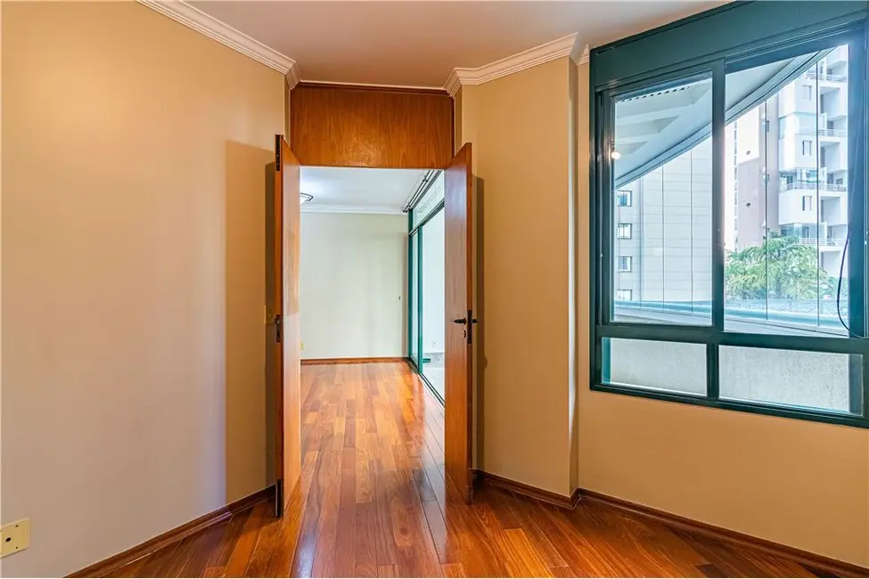 Apartamento com 4 quartos à venda, 121m2 em Moema, São Paulo - SP - imagem 8 Foto 8 de Apartamento com 4 quartos à venda, 121m2 em Moema, São Paulo - SP