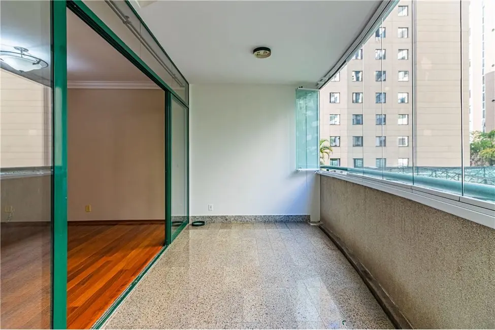 Apartamento com 4 quartos à venda, 121m2 em Moema, São Paulo - SP - imagem 7 Foto 7 de Apartamento com 4 quartos à venda, 121m2 em Moema, São Paulo - SP