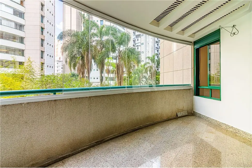 Apartamento com 4 quartos à venda, 121m2 em Moema, São Paulo - SP - imagem 6 Foto 6 de Apartamento com 4 quartos à venda, 121m2 em Moema, São Paulo - SP