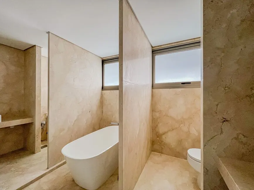 Apartamento com 3 quartos à venda, 388m2 em Moinhos de Vento, Porto Alegre - RS - imagem 8 Foto 8 de Apartamento com 3 quartos à venda, 388m2 em Moinhos de Vento, Porto Alegre - RS