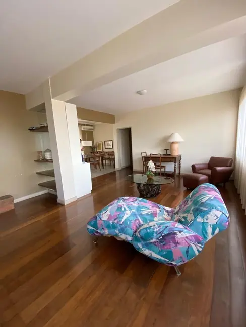 Apartamento com 3 quartos à venda, 140m2 em Centro Histórico, Porto Alegre - RS - imagem 9 Foto 9 de Apartamento com 3 quartos à venda, 140m2 em Centro Histórico, Porto Alegre - RS